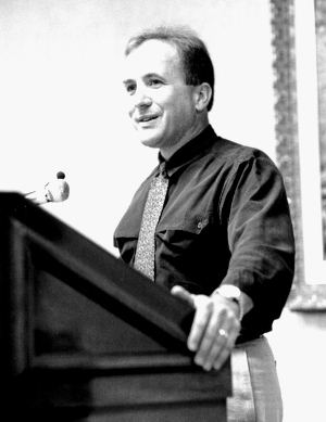 Michael Shermer, editor-publisher of 'Skeptic' magazine, addresses the IHR-sponsored meeting
