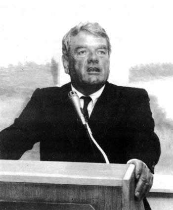 David Irving addresses an IHR meeting in southern California, September 7, 1996
